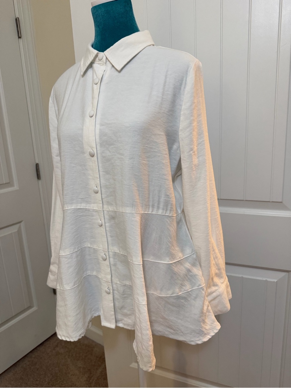 Pomander Place Ashen Off-White Button-Front Peplum Shirt Sz Large